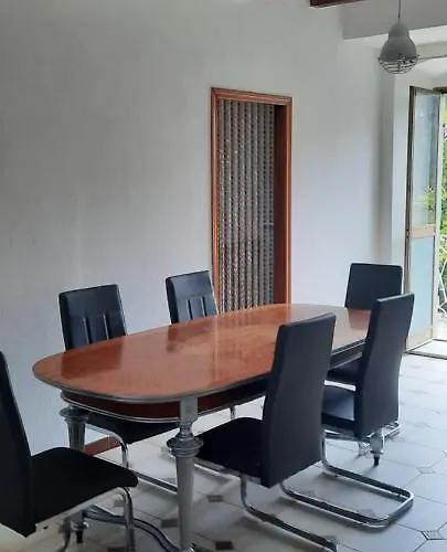 Ferry House Apartman *